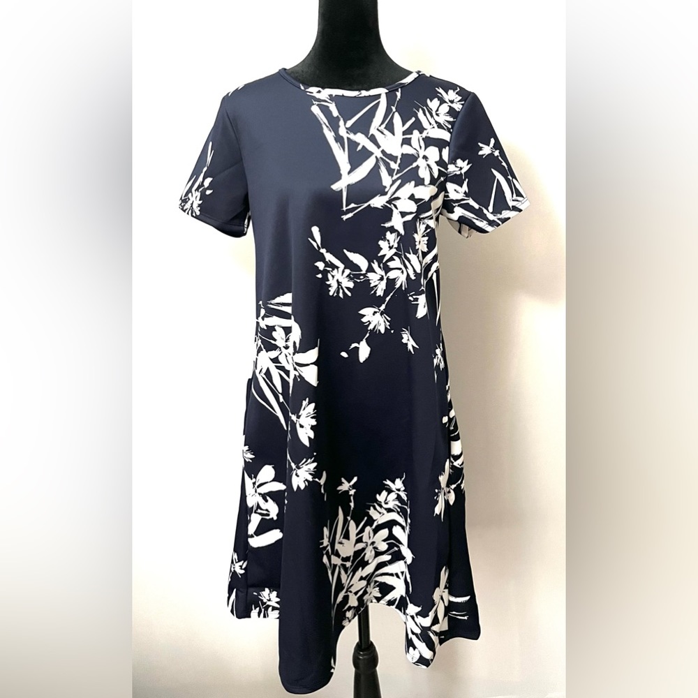 New Navy Floral Print Spring/Summer Dress With Pockets Navy White Size Small